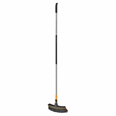 Метла эргономичная FISKARS