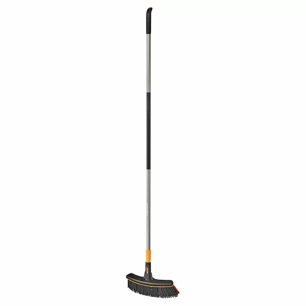 Метла эргономичная FISKARS