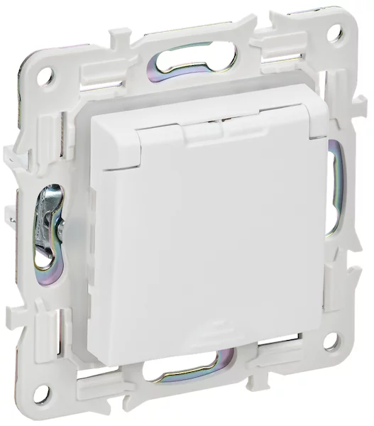Розетка 1-местная IEK SKANDY 16А IP44 SK-R11W SK-R16-16-44-K01 